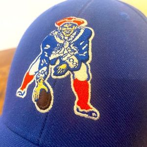 ‘47 BRAND NFL NEW ENGLAND PATRIOTS HAT. Royal blue. One size.